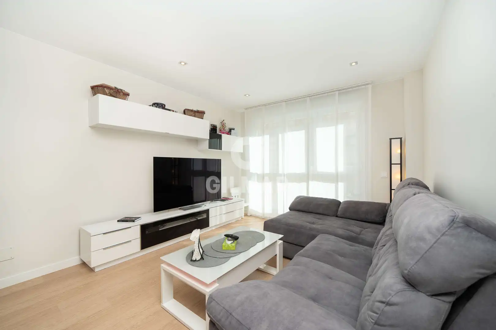 Living room of Flat for sale in Madrid  with Heating, Private garden and Storage room