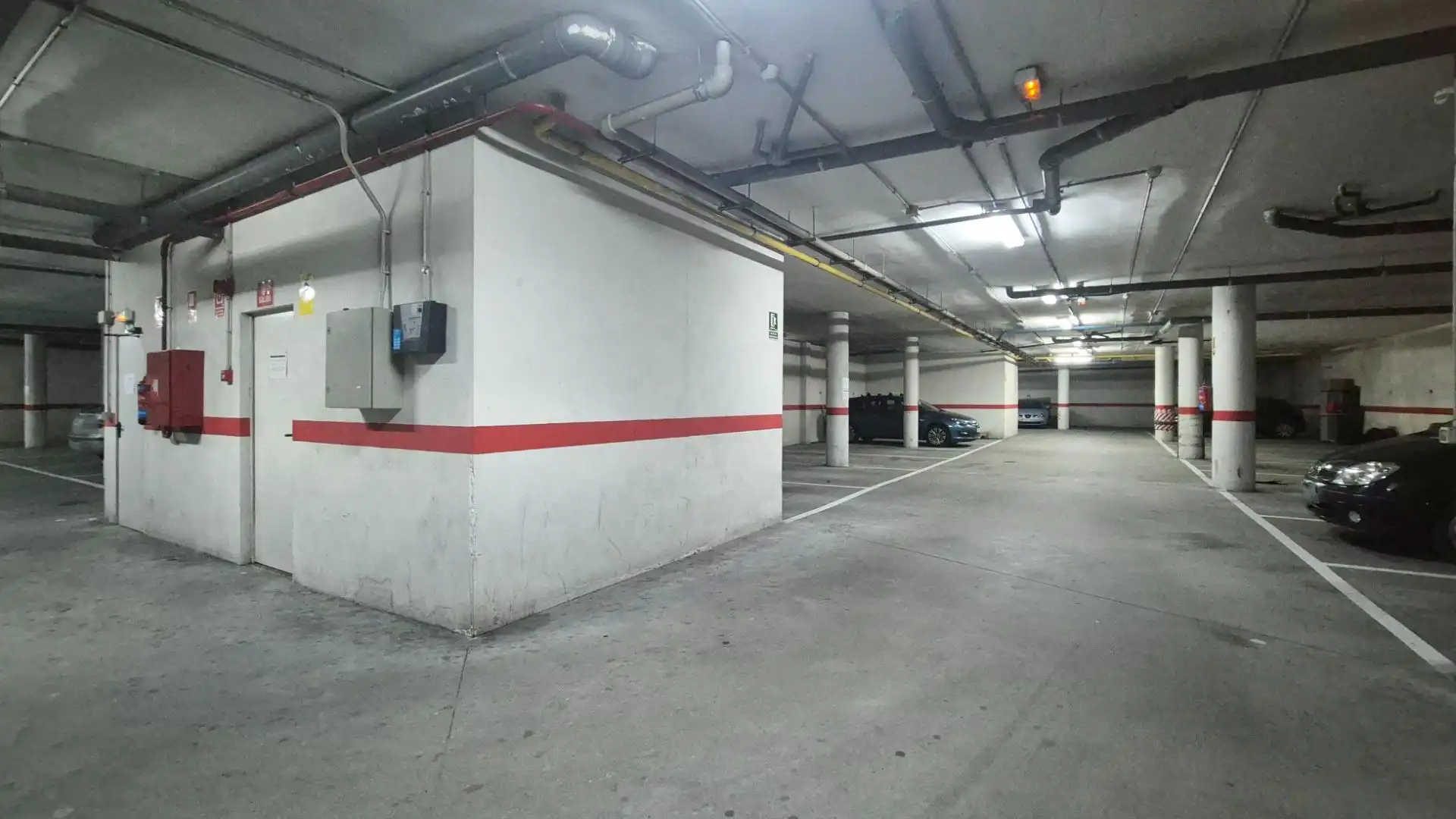 Parking de Planta baja de alquiler en Castellanos de Moriscos con Calefacción, Amueblado y Piscina comunitaria