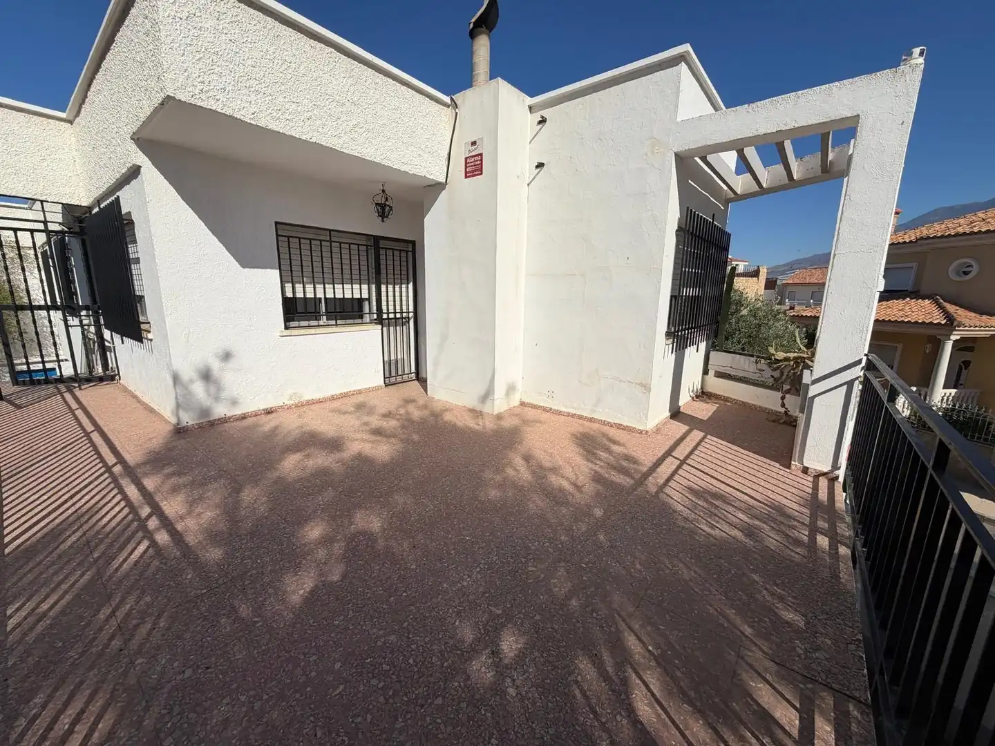 Vista exterior de Casa o xalet en venda en El Ejido amb Aire condicionat, Jardí privat i Traster