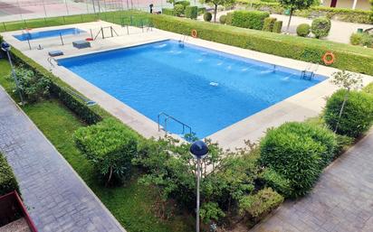 Swimming pool of Flat for sale in Valdemoro  with Air Conditioner, Heating and Parquet flooring