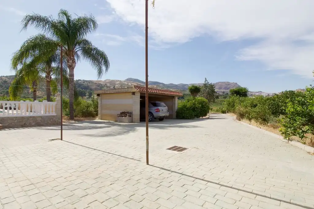 Parking of Houses for sale in Álora  with Air Conditioner, Private garden and Terrace