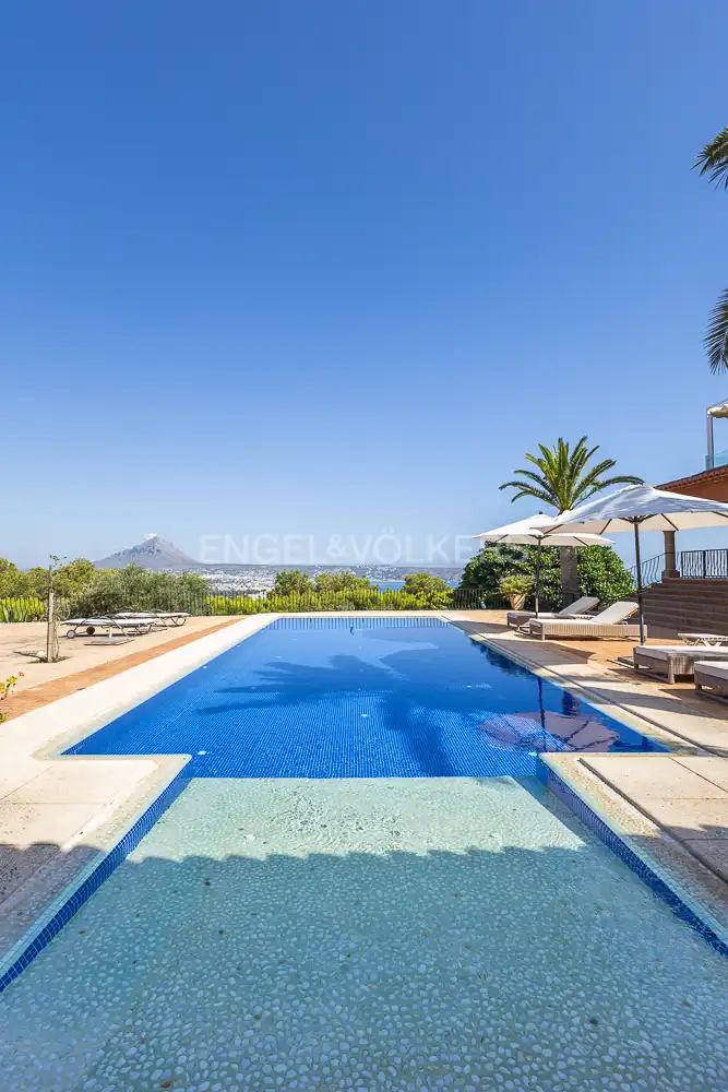 Schwimmbecken von Haus oder Chalet zur Miete in Jávea / Xàbia mit Klimaanlage, Heizung und Privatgarten