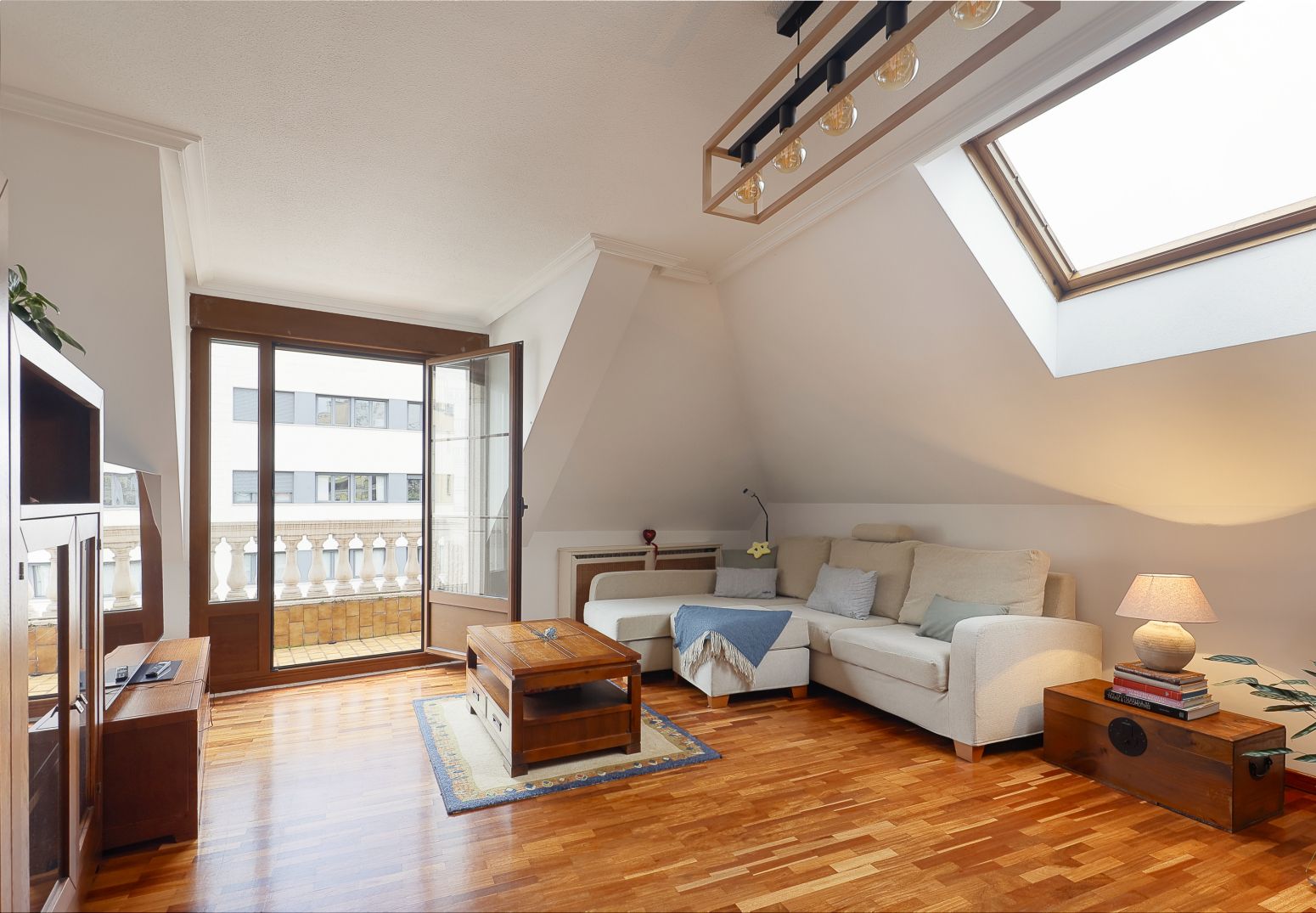 Sala d'estar de Pis en venda en Gijón  amb Calefacció, Parquet i Terrassa