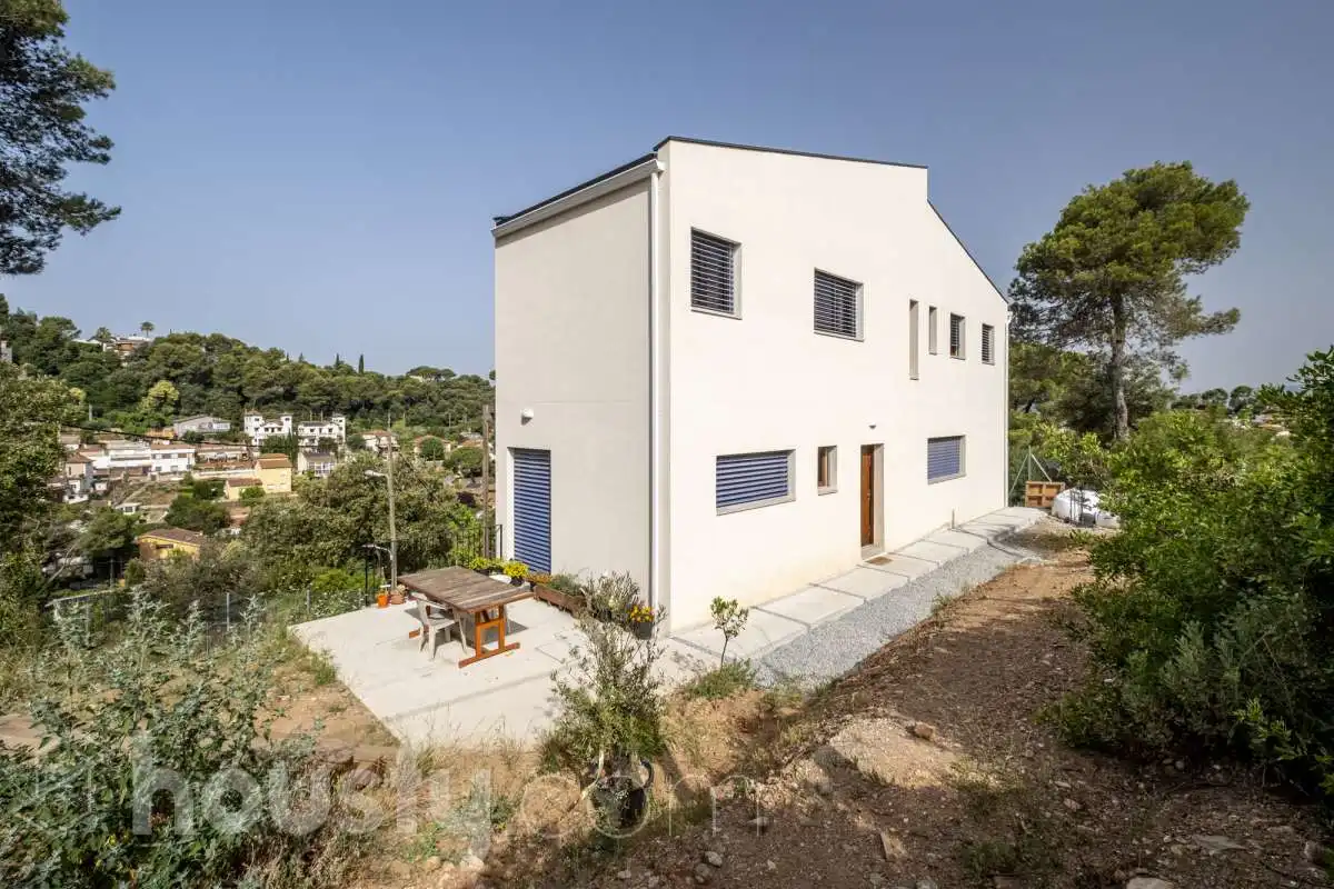 Vista exterior de Casa o chalet en venta en Sant Cugat del Vallès con Aire acondicionado, Jardín privado y Terraza