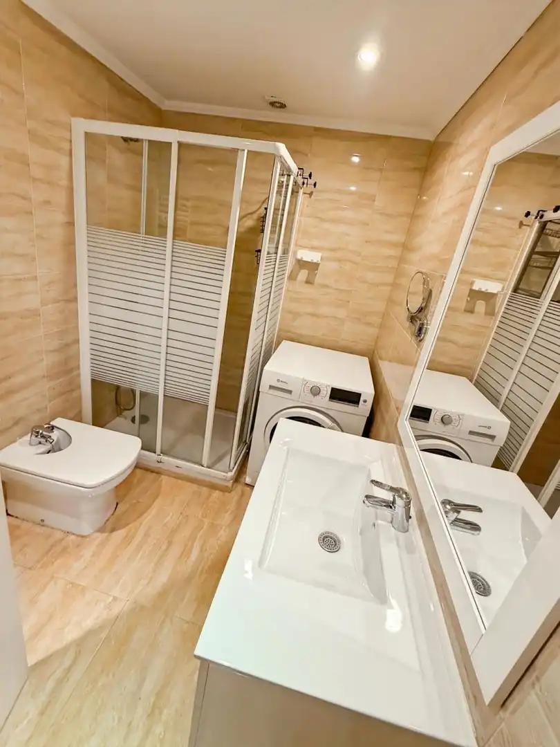 Baño de Piso de alquiler en Madrid con Calefacción y Parquet