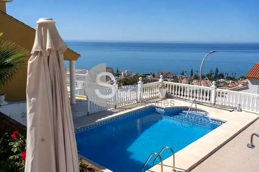 Piscina de Casa o chalet en venta en Rincón de la Victoria con Aire acondicionado, Jardín privado y Terraza