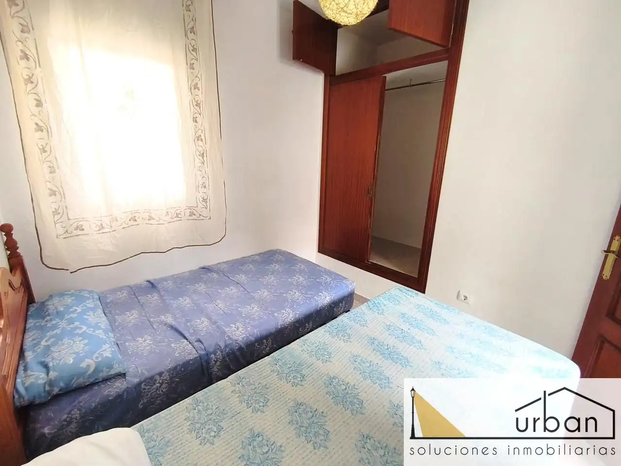 Habitación de Casa adosada en venta en Chipiona