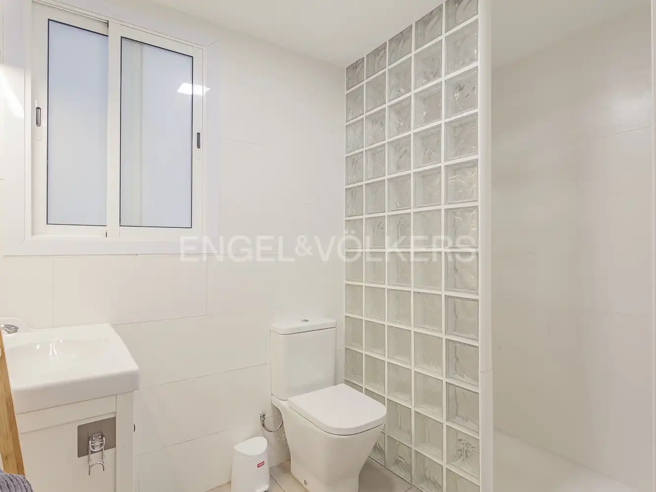 Baño de Piso de alquiler en Barcelona con Aire acondicionado, Calefacción y Parquet