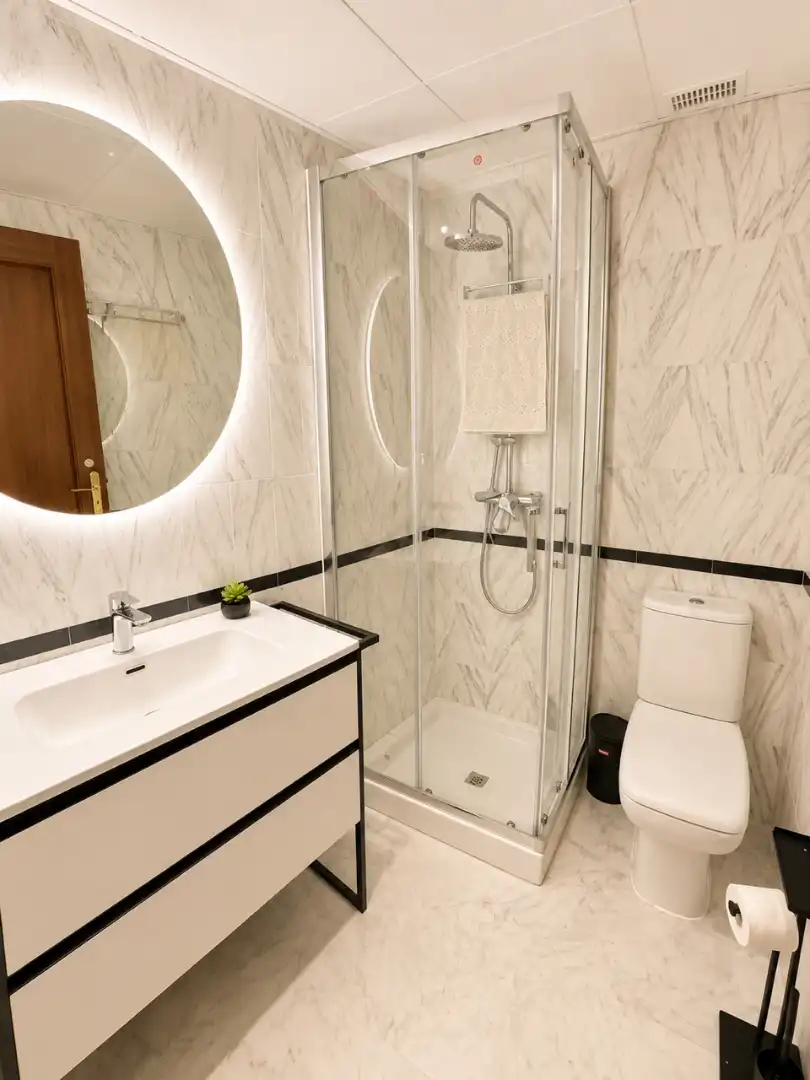Bathroom of Study for share in Sevilla  with Air Conditioner, Heating and Furnished