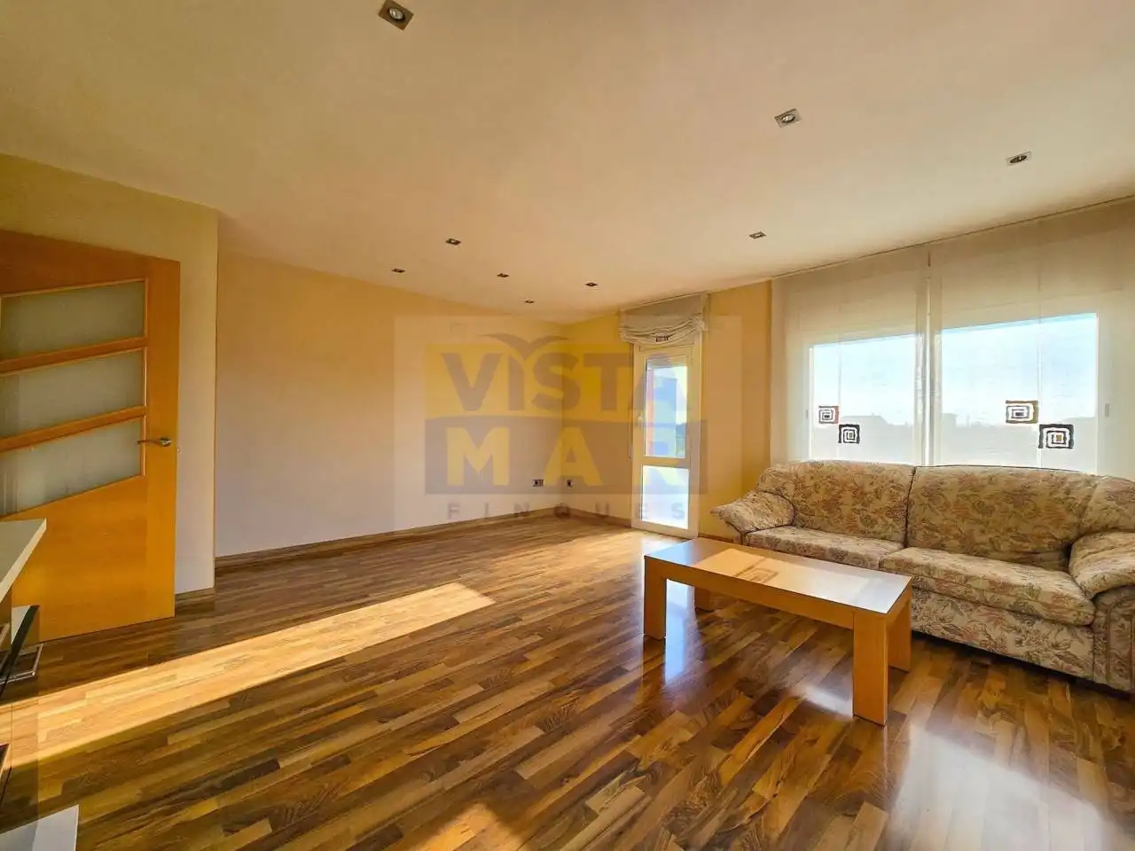 Attic for rent in Cubelles  with Air Conditioner, Heating and Parquet flooring