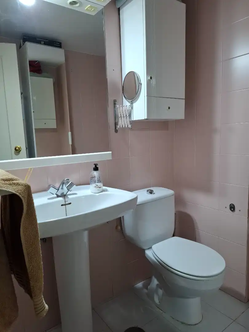 Bathroom of Flat for sale in Sevilla  with Air Conditioner, Terrace and Storage room