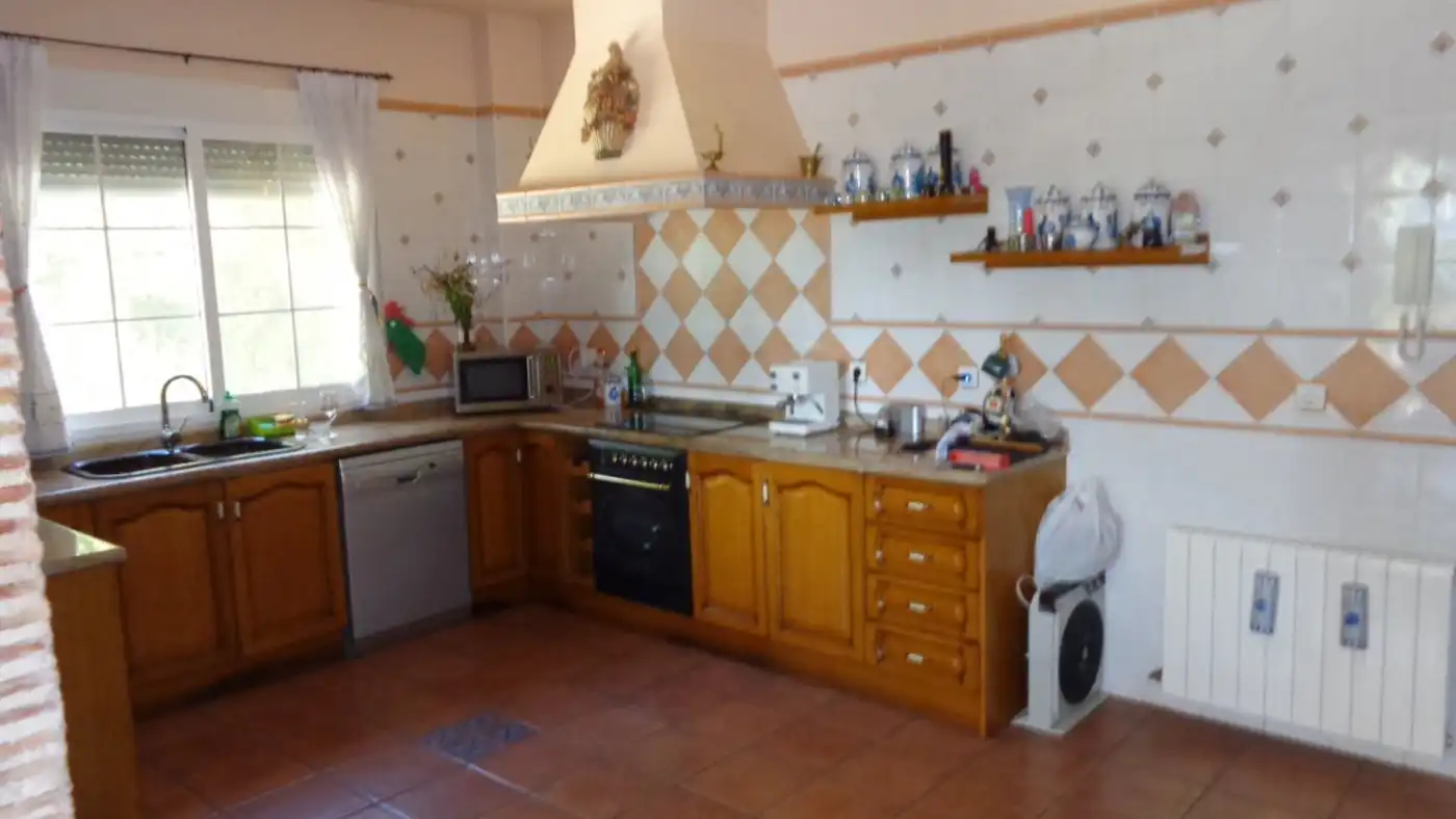 Cocina de Casa o chalet en venta en Petrer con Aire acondicionado, Calefacción y Jardín privado