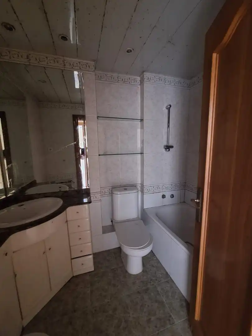 Bany de Pis en venda en Ripollet amb Calefacció, Terrassa i Balcó