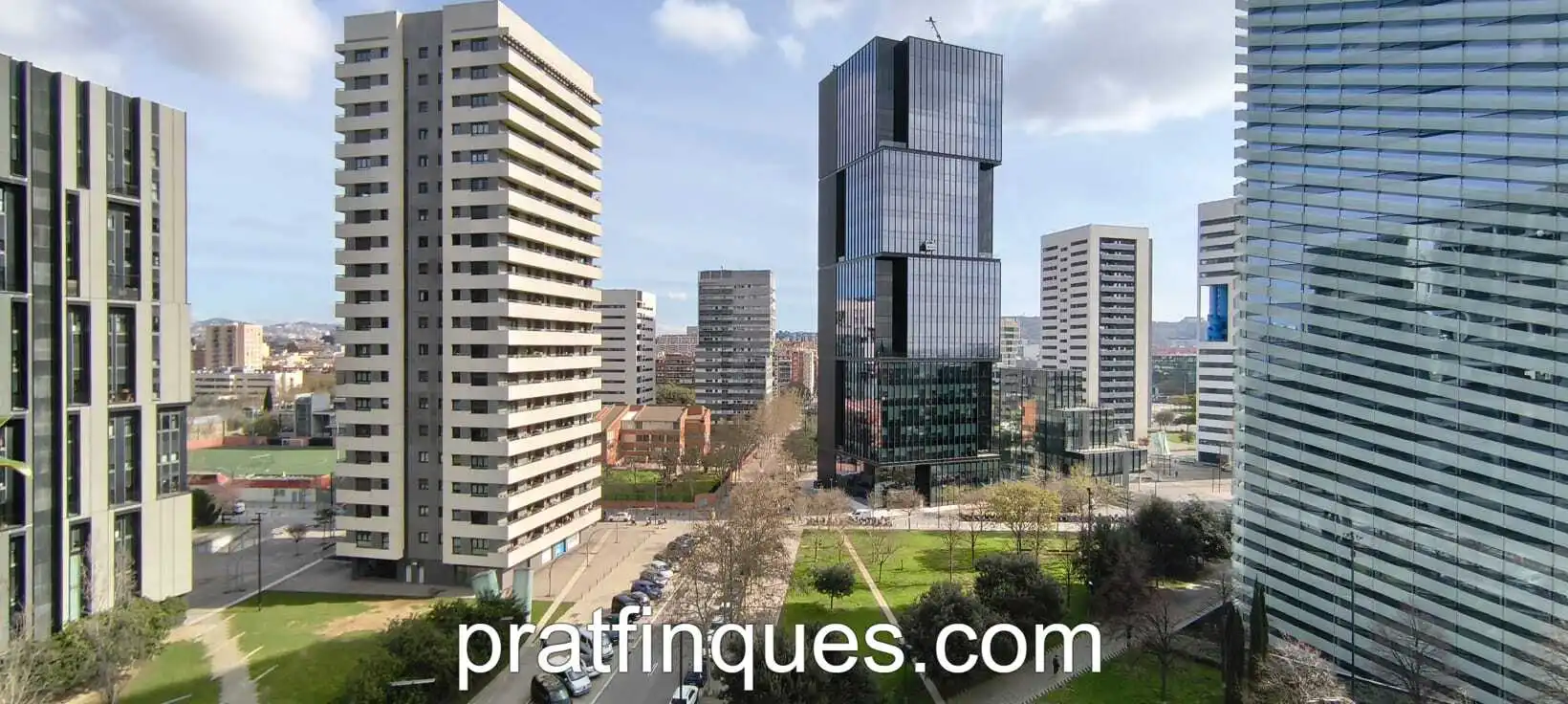 Außenansicht von Wohnung zum Verkauf in L'Hospitalet de Llobregat mit Klimaanlage, Heizung und Parkett
