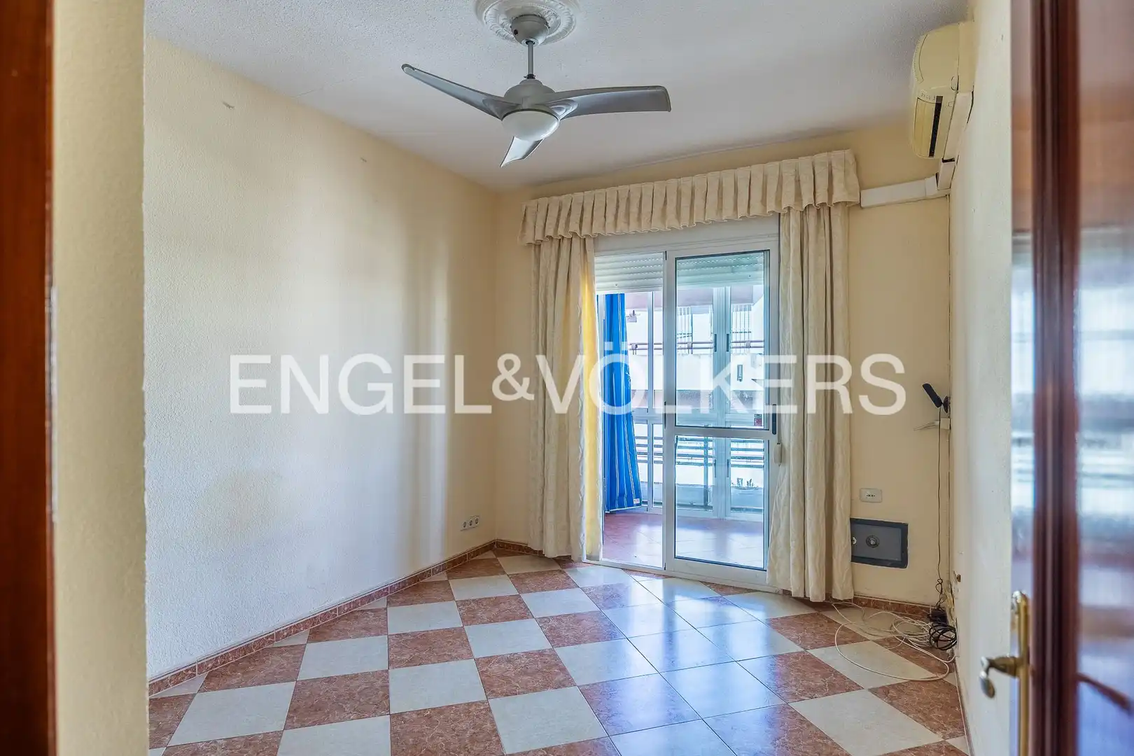 Balcony of Flat for sale in Sevilla  with Heating, Terrace and Storage room