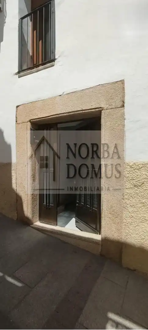 Vista exterior de Casa o xalet en venda en Cáceres amb Aire condicionat, Traster i Moblat