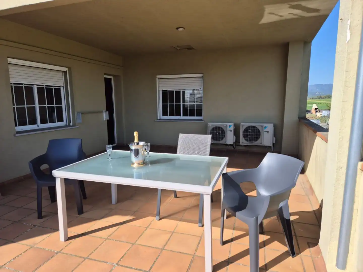 Terrasse von Einfamilien-Reihenhaus zum Verkauf in Vilobí d'Onyar mit Klimaanlage, Heizung und Terrasse