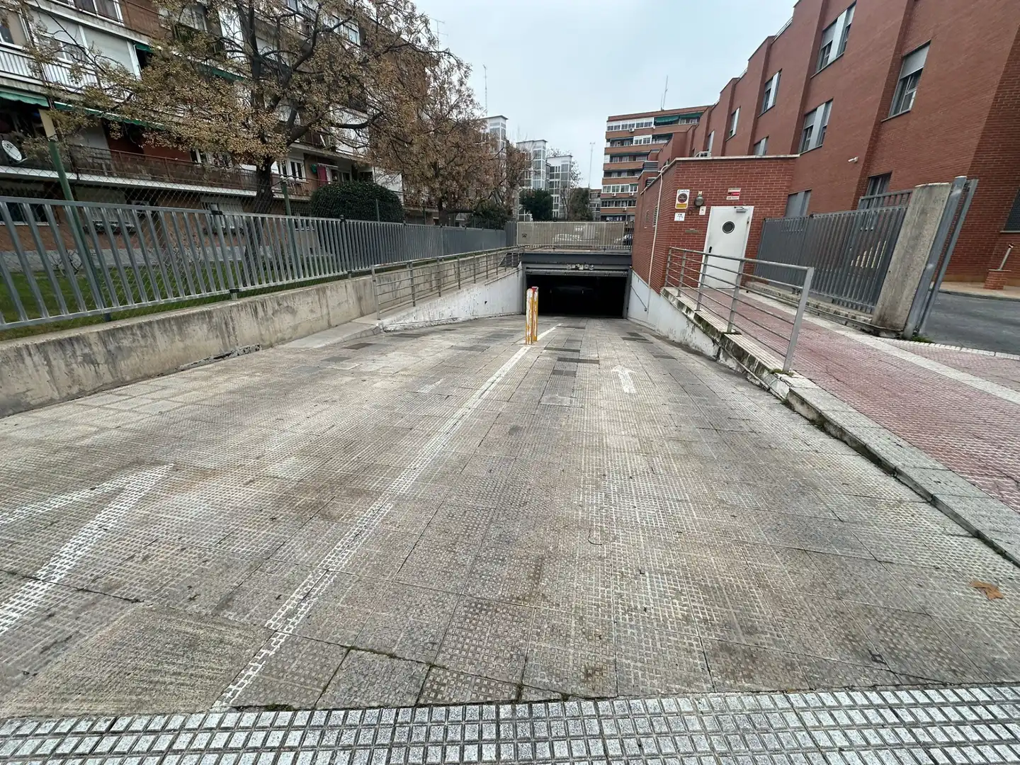 Garaje en venta en Calle Milán, Veredillas
