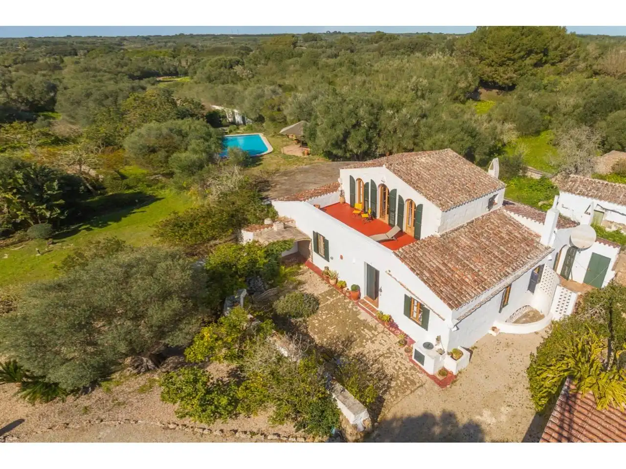 Casa rústica amb piscina en venda a Llucmaçanes