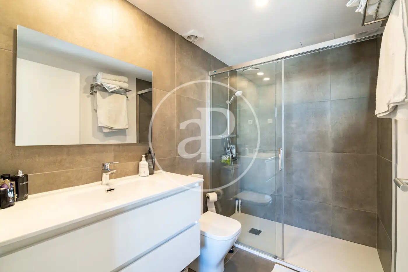 Badezimmer von Dachboden zur Miete in Barcelona mit Klimaanlage, Heizung und Terrasse