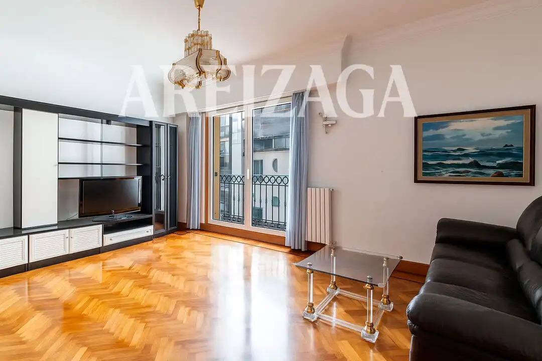Piso con terraza en venta en Calle Bergara 5