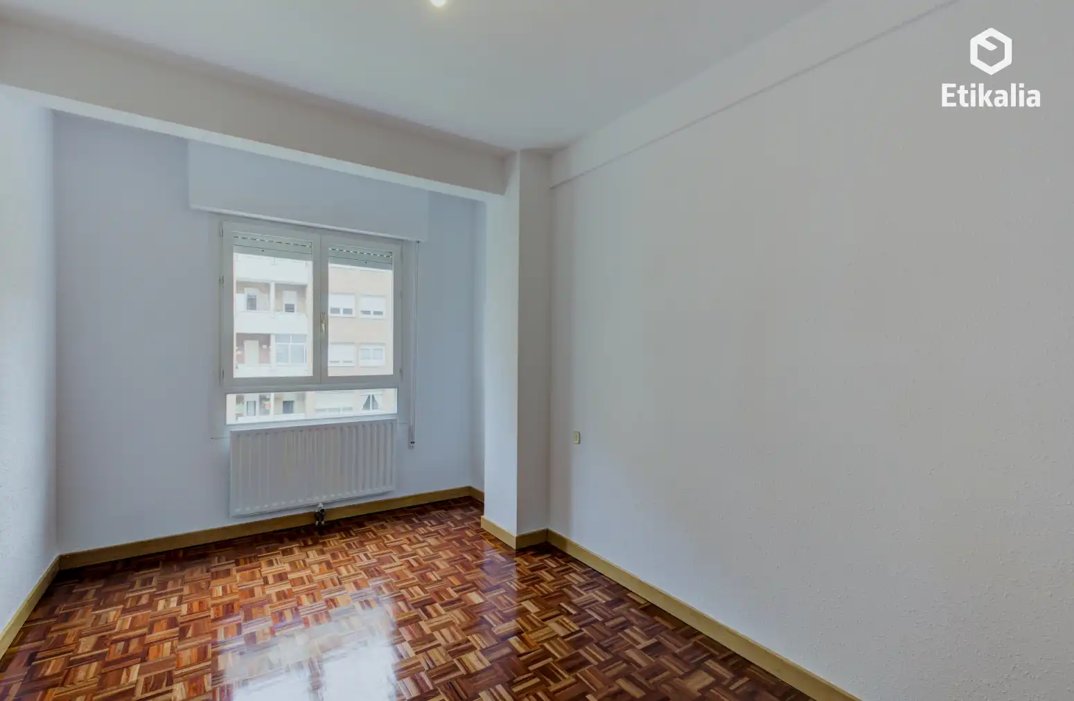 Habitación de Piso en venta en Vitoria - Gasteiz con Calefacción, Terraza y Trastero