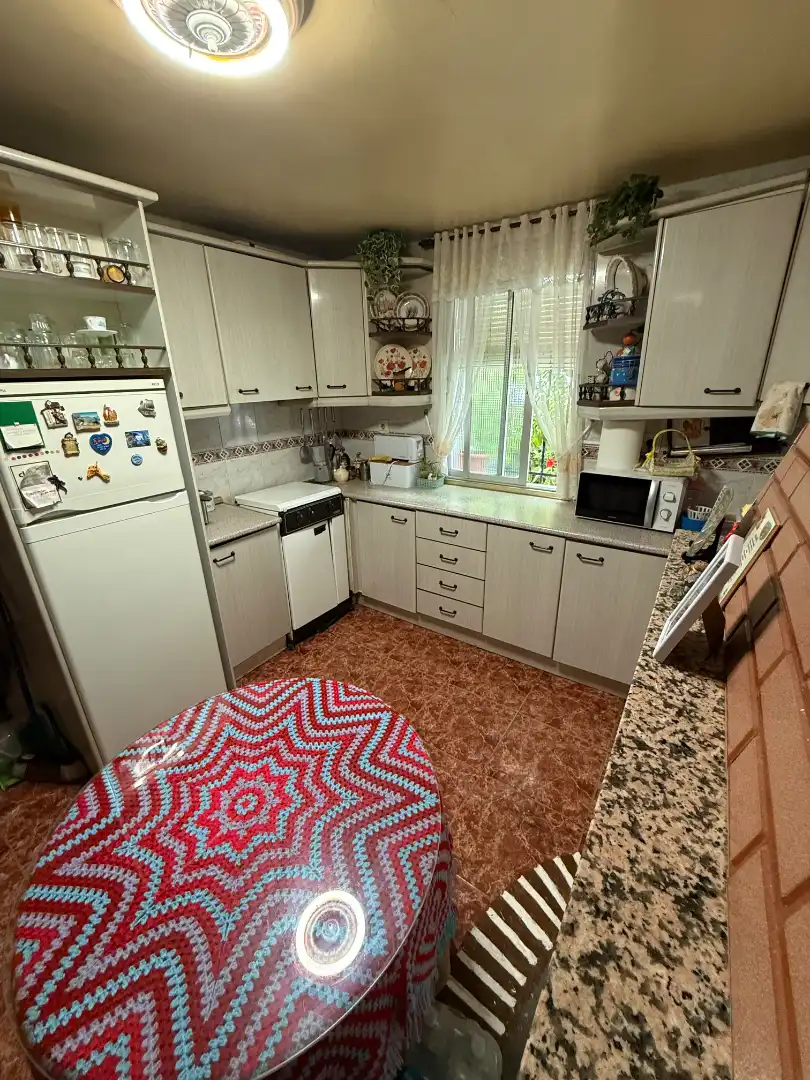Cuina de Casa o xalet en venda en Alcalá la Real amb Calefacció, Jardí privat i Terrassa