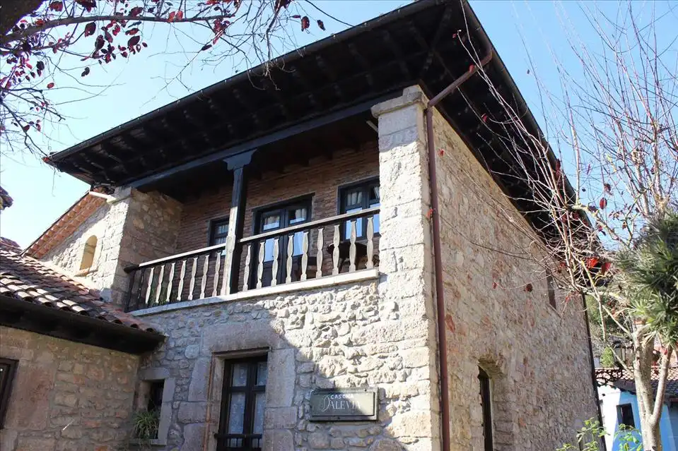 Vista exterior de Casa o xalet en venda en Peñamellera Baja amb Calefacció, Moblat i Internet