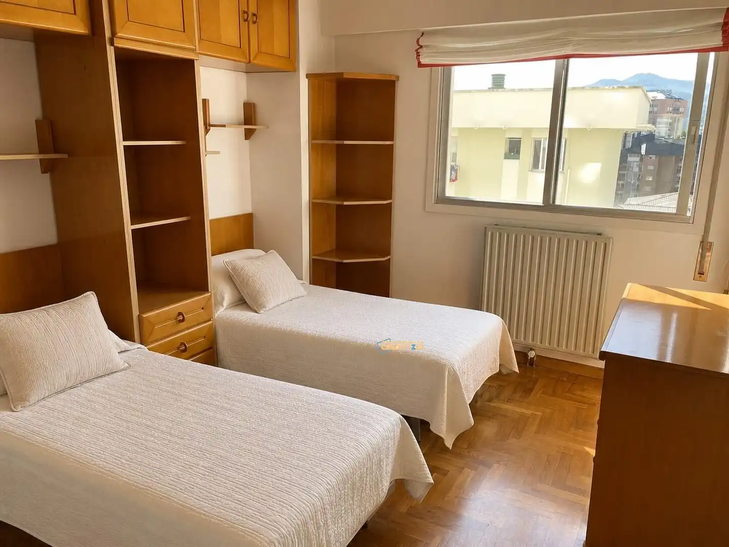 Dormitori de Pis en venda en Vigo  amb Calefacció, Parquet i Traster