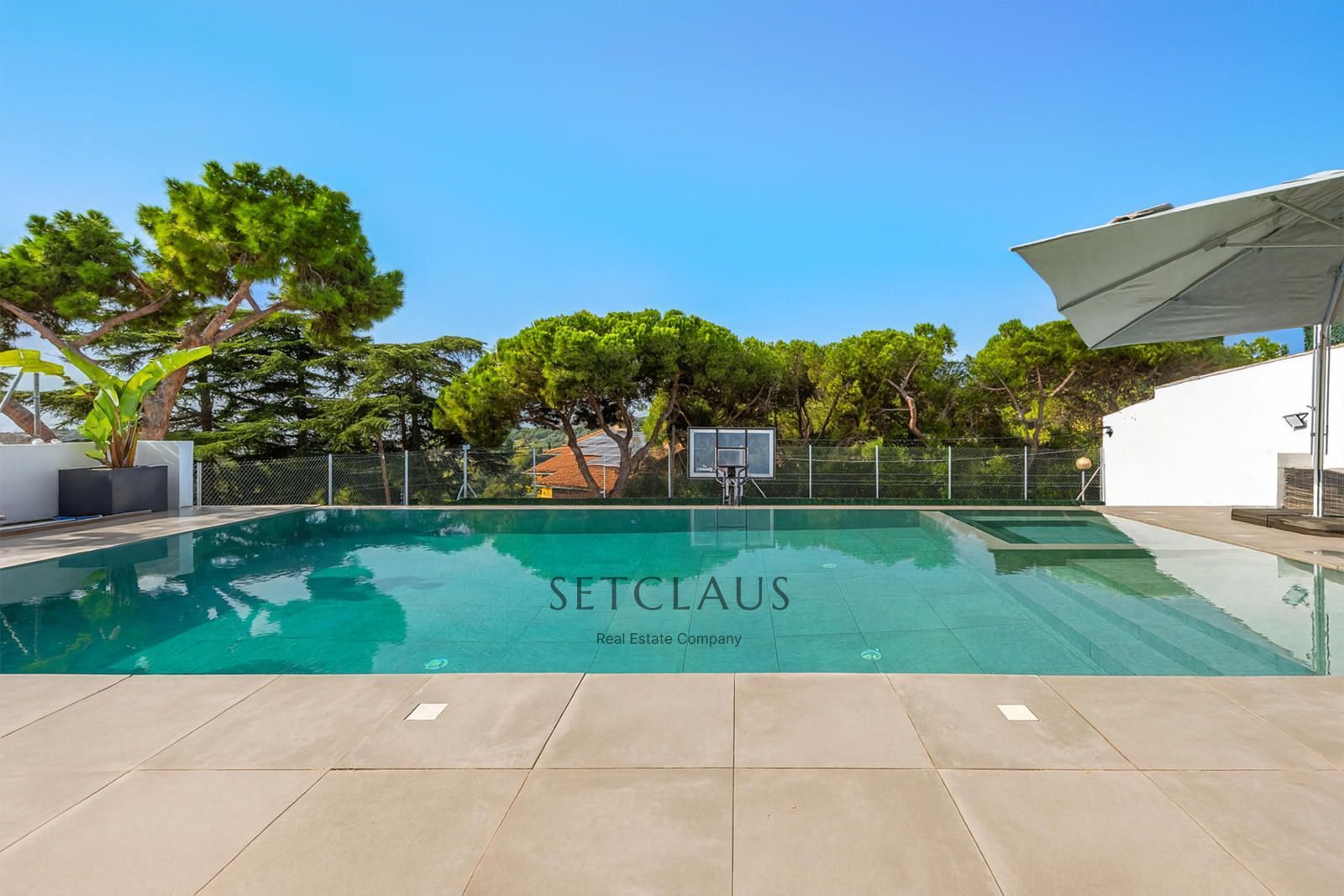 Piscina de Casa o xalet en venda en Badalona amb Aire condicionat, Calefacció i Jardí privat