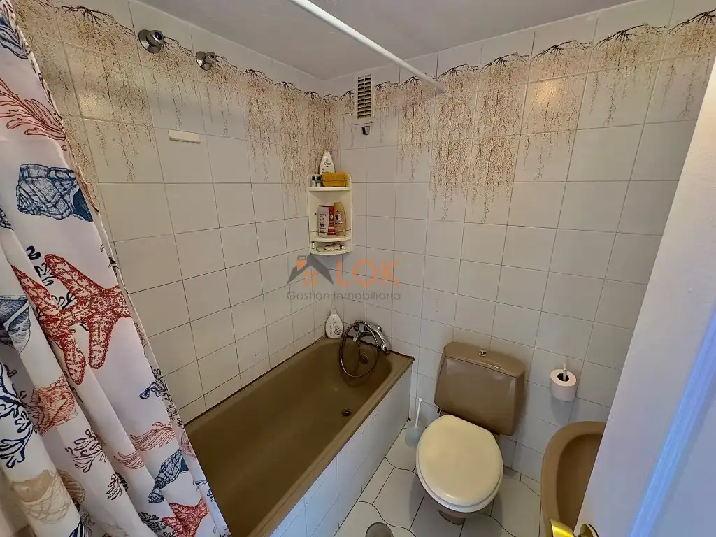 Bathroom of Flat for sale in Benalmádena