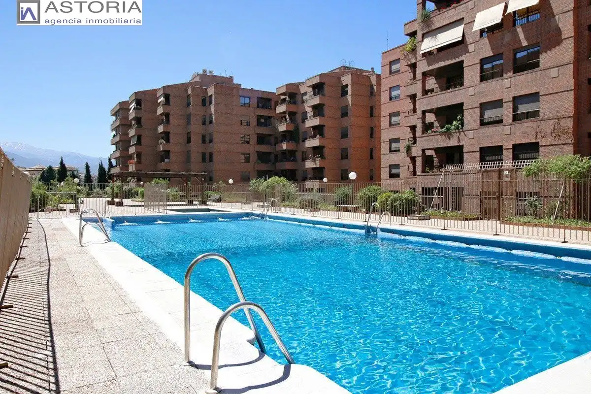 Piscina de Apartamento de alquiler en Granada con Aire acondicionado, Calefacción y Terraza