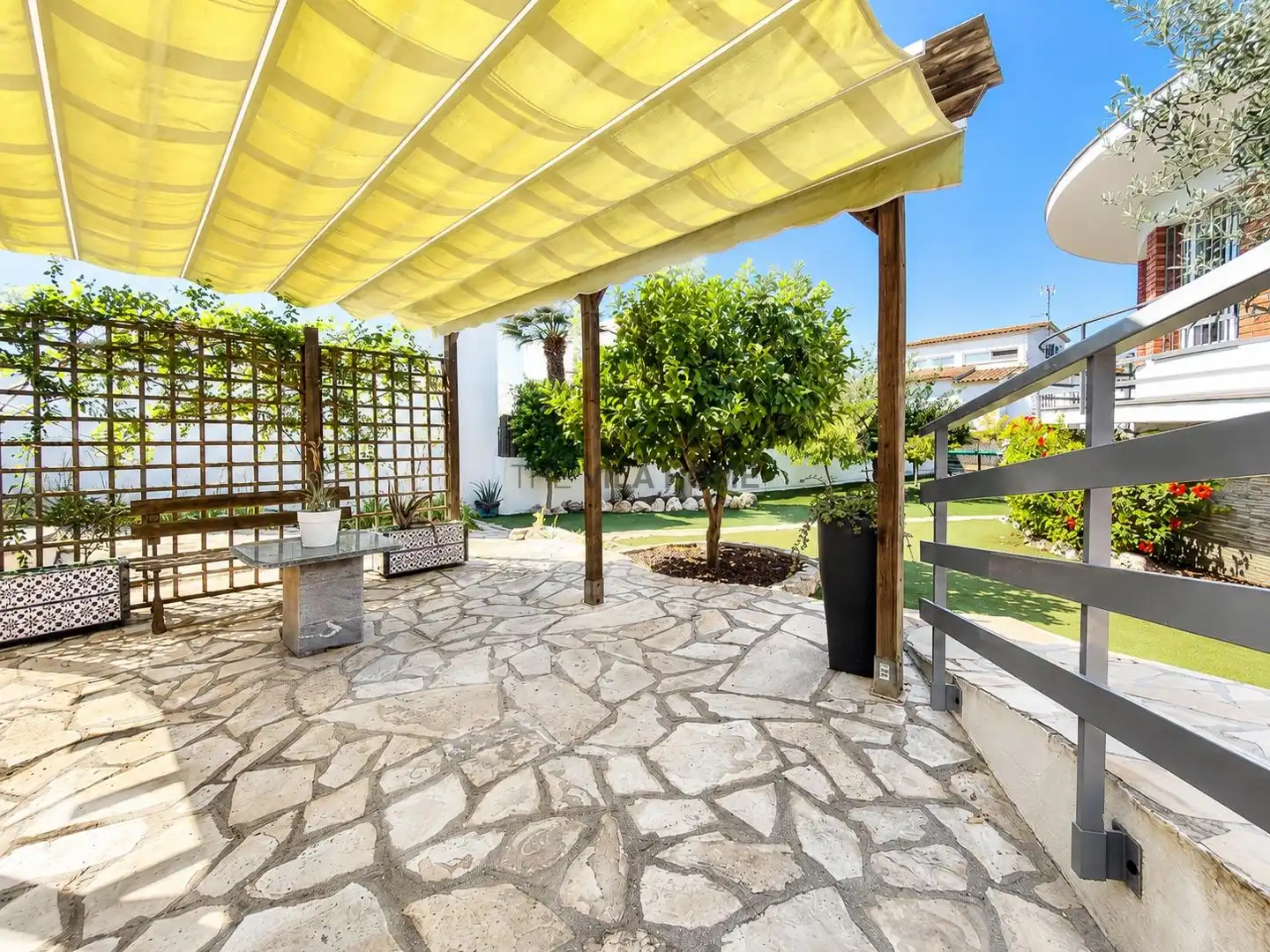 Terraza de Casa o chalet en venta en Vilanova i la Geltrú con Aire acondicionado, Calefacción y Jardín privado