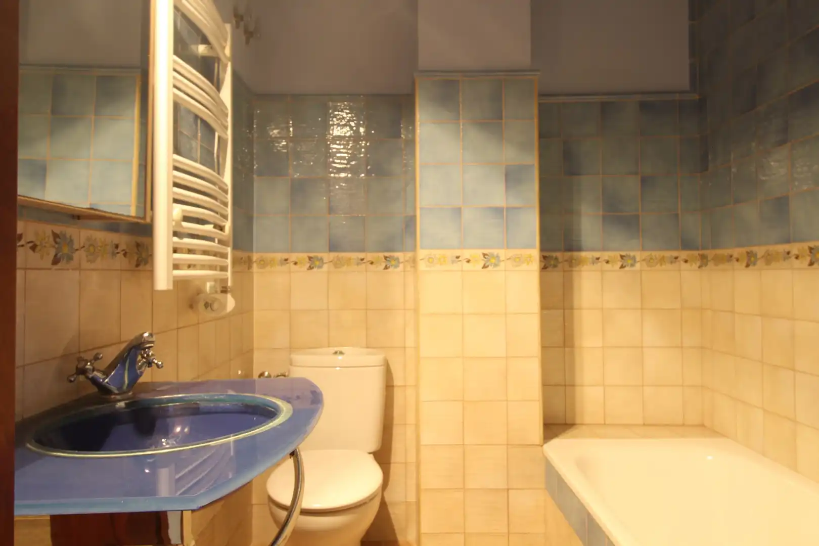 Badezimmer von Maisonette zum Verkauf in Garriguella mit Heizung und Terrasse