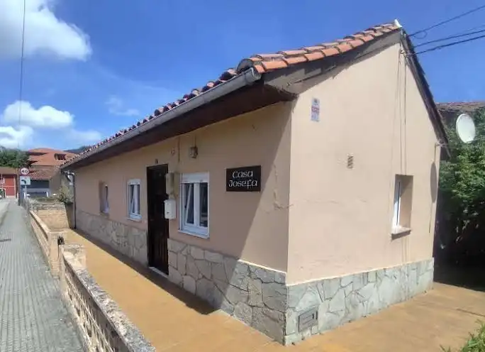 Vista exterior de Casa o xalet en venda en Pravia amb Calefacció, Moblat i Forn
