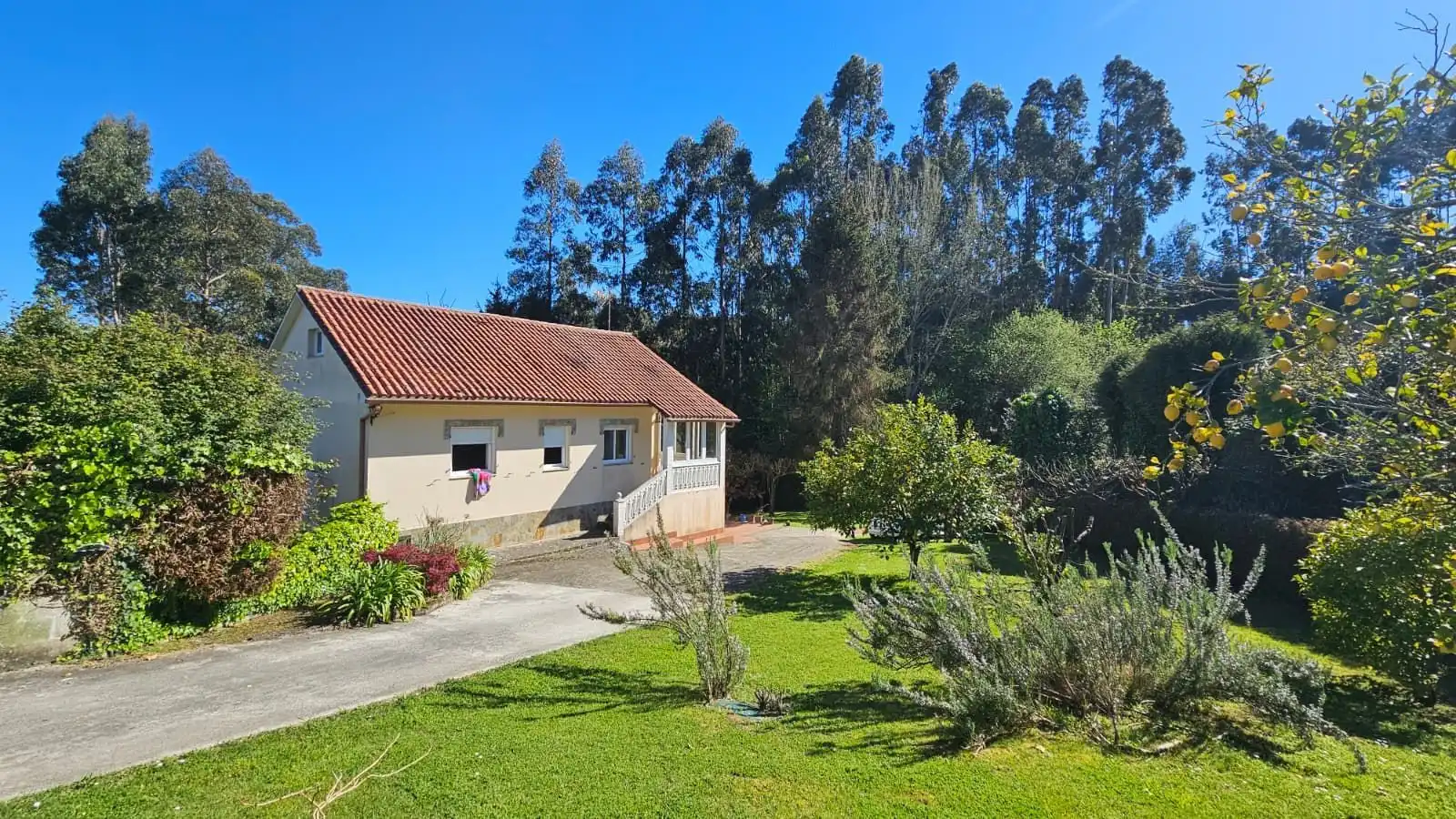 Vista exterior de Casa o xalet de lloguer en Oleiros amb Calefacció