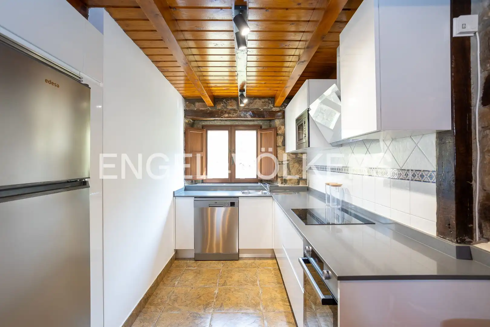 Cocina de Finca rústica en venta en Villacarriedo con Calefacción, Jardín privado y Terraza