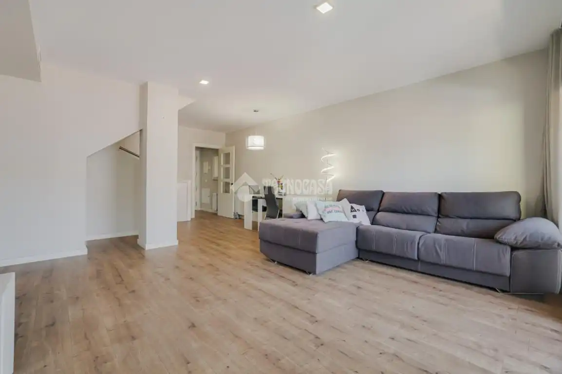 Living room of Flat for sale in Ripollet  with Air Conditioner, Heating and Terrace