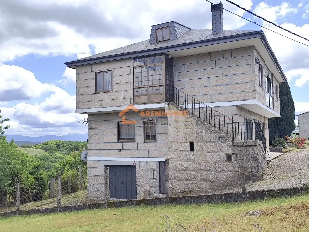 Vista exterior de Casa o xalet en venda en Bande amb Calefacció, Jardí privat i Traster