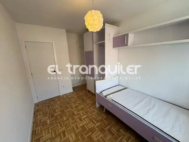 Dormitori de Pis de lloguer en Getafe amb Parquet, Piscina i Moblat