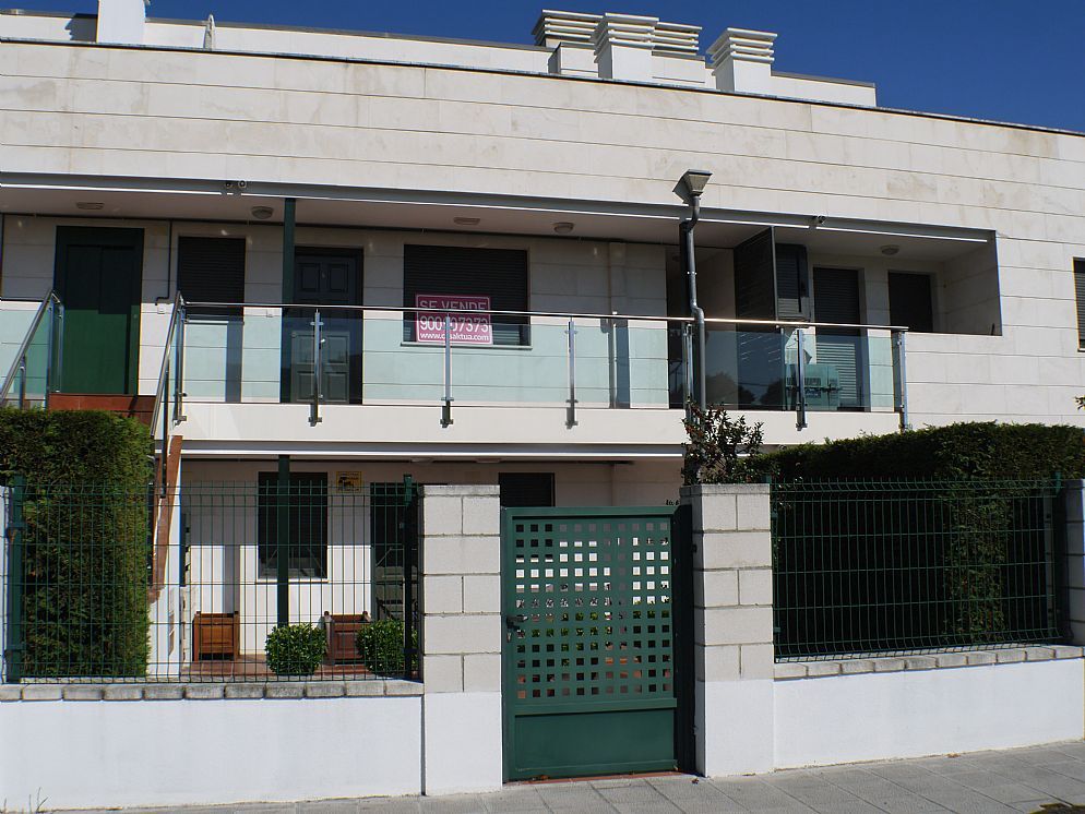 Vista exterior de Garatge en venda en Miengo