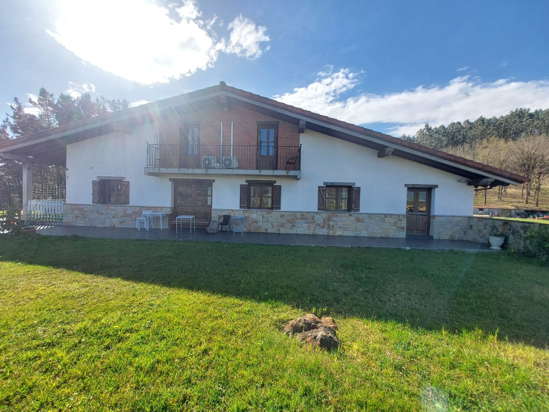 Vista exterior de Casa o xalet en venda en Larrabetzu amb Aire condicionat, Calefacció i Jardí privat