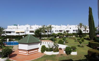 Jardí de Pis en venda en Estepona amb Aire condicionat, Terrassa i Piscina comunitària