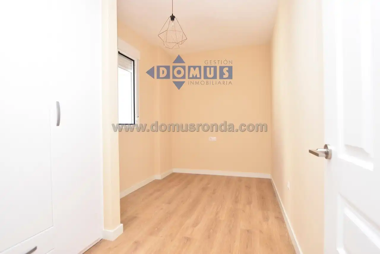 Bedroom of Flat for rent in Ronda  with Air Conditioner and Terrace