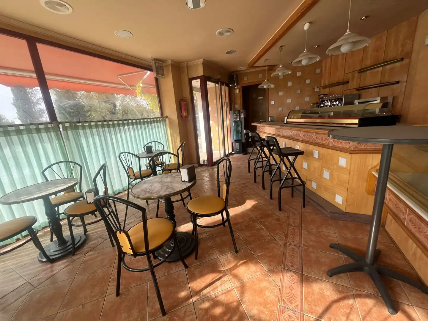 Local en venta en Alicante / Alacant con Aire acondicionado, Calefacción y Amueblado
