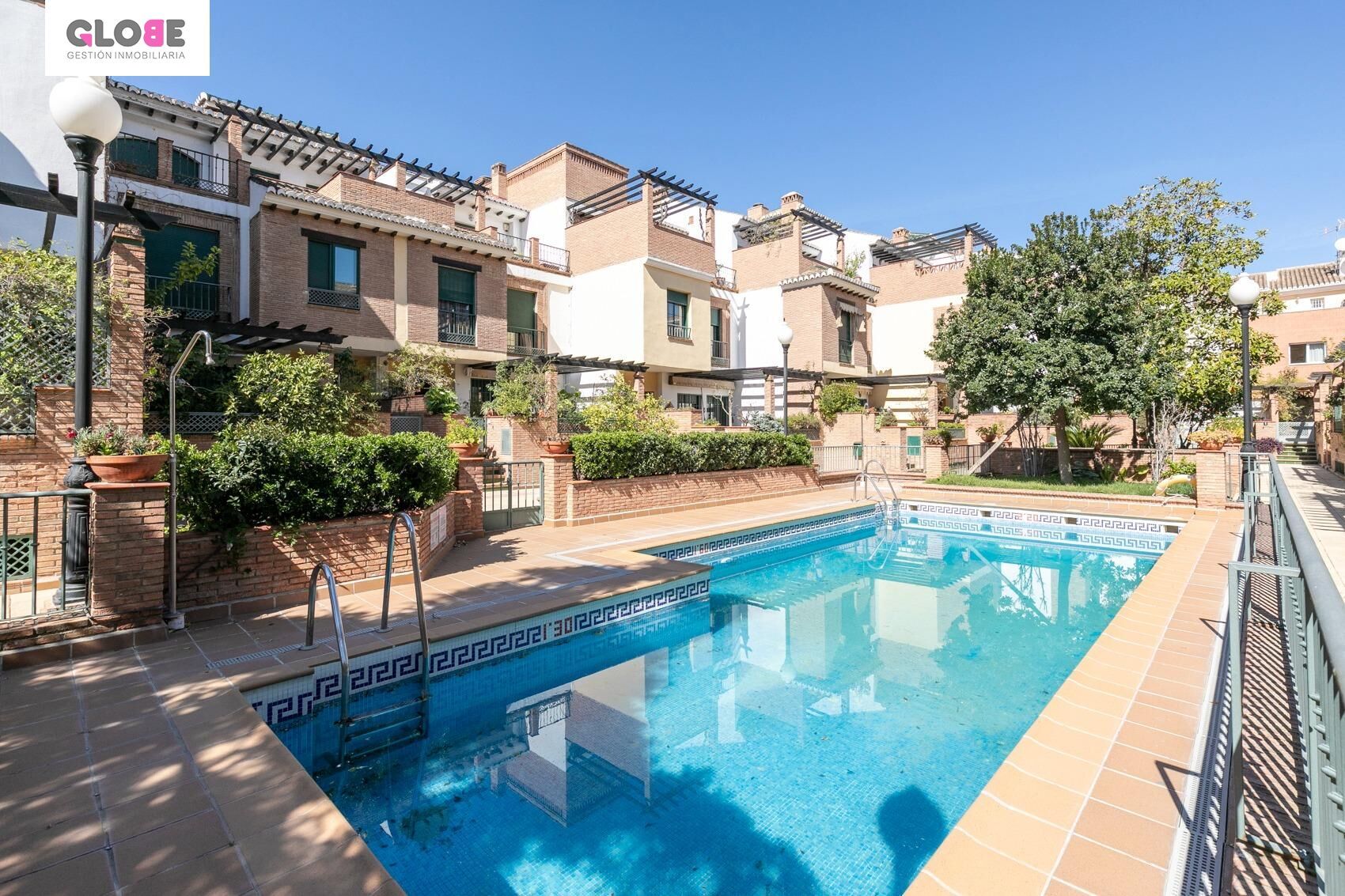 Swimming pool of Single-family semi-detached for sale in  Granada Capital  with Air Conditioner, Heating and Private garden