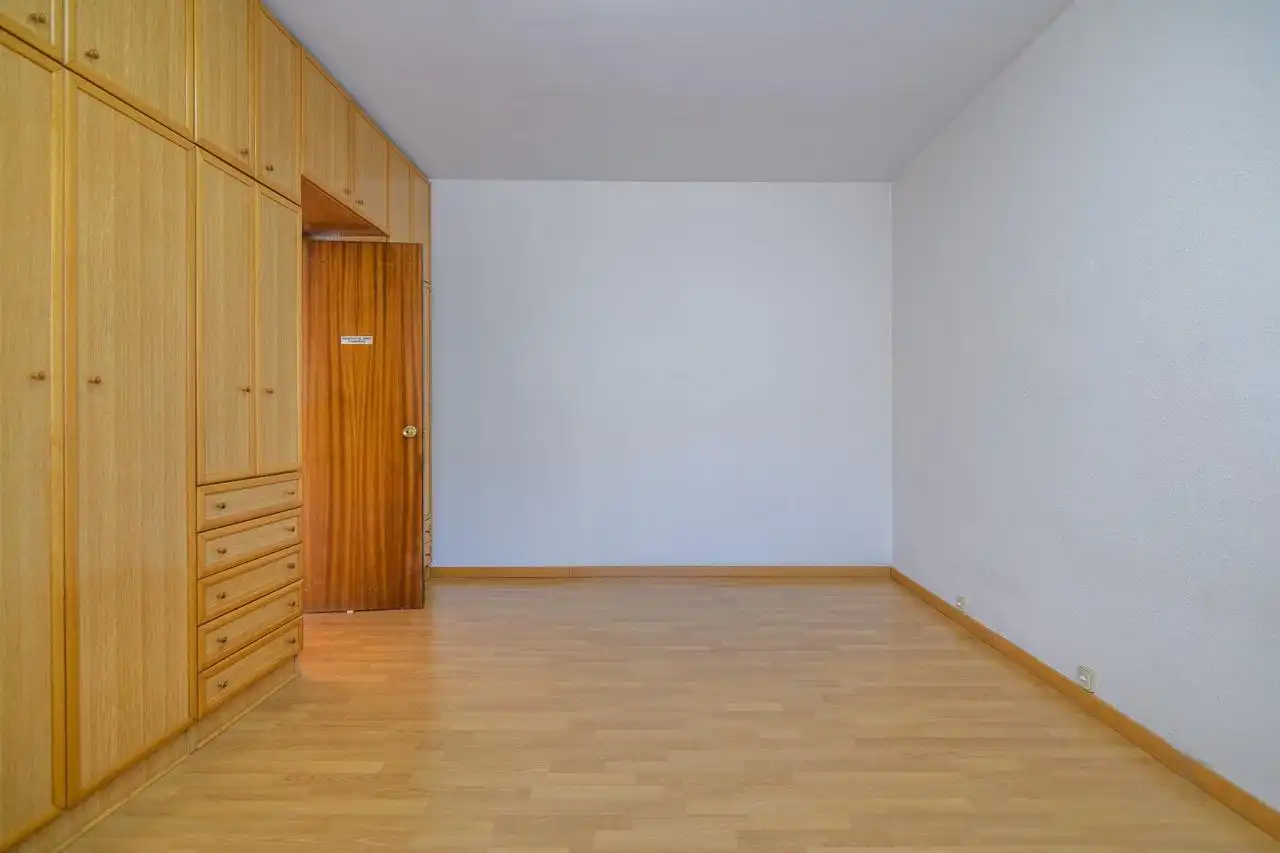 Bedroom of Flat for sale in Barcelona  with Heating, Parquet flooring and Balcony