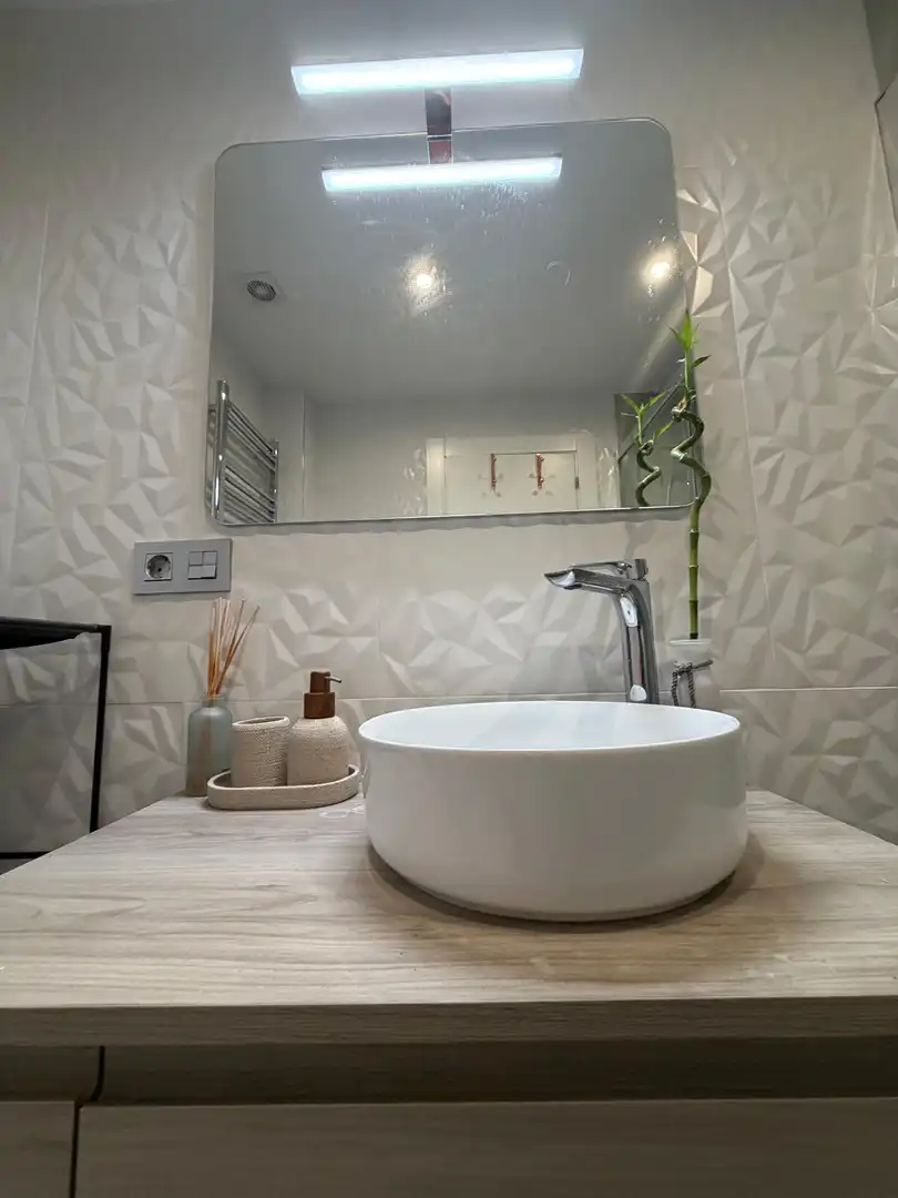 Badezimmer von Wohnung zur Miete in Gijón  mit Heizung, Terrasse und Balkon