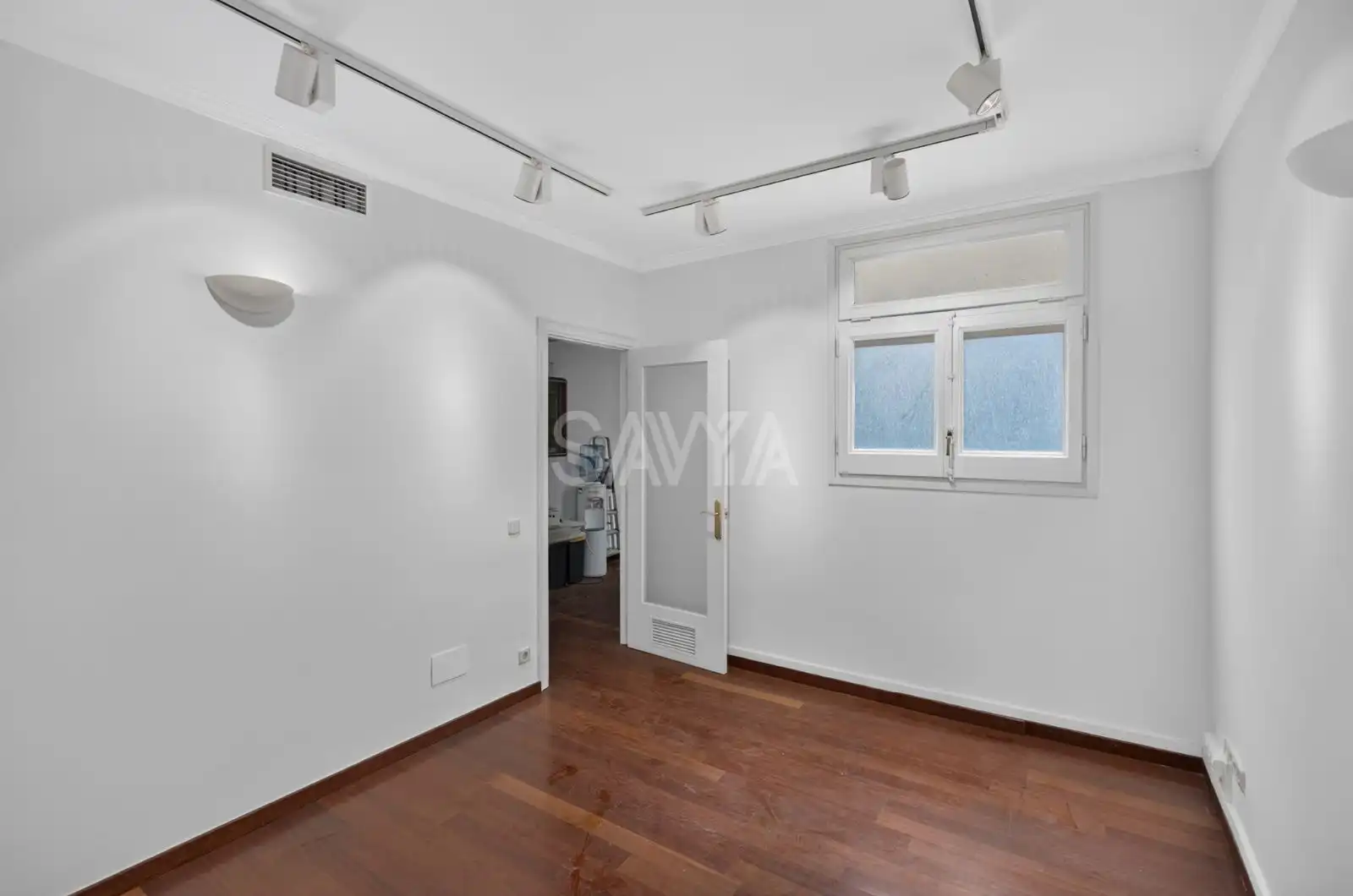 Piso en venta en Barcelona con Calefacción y Trastero