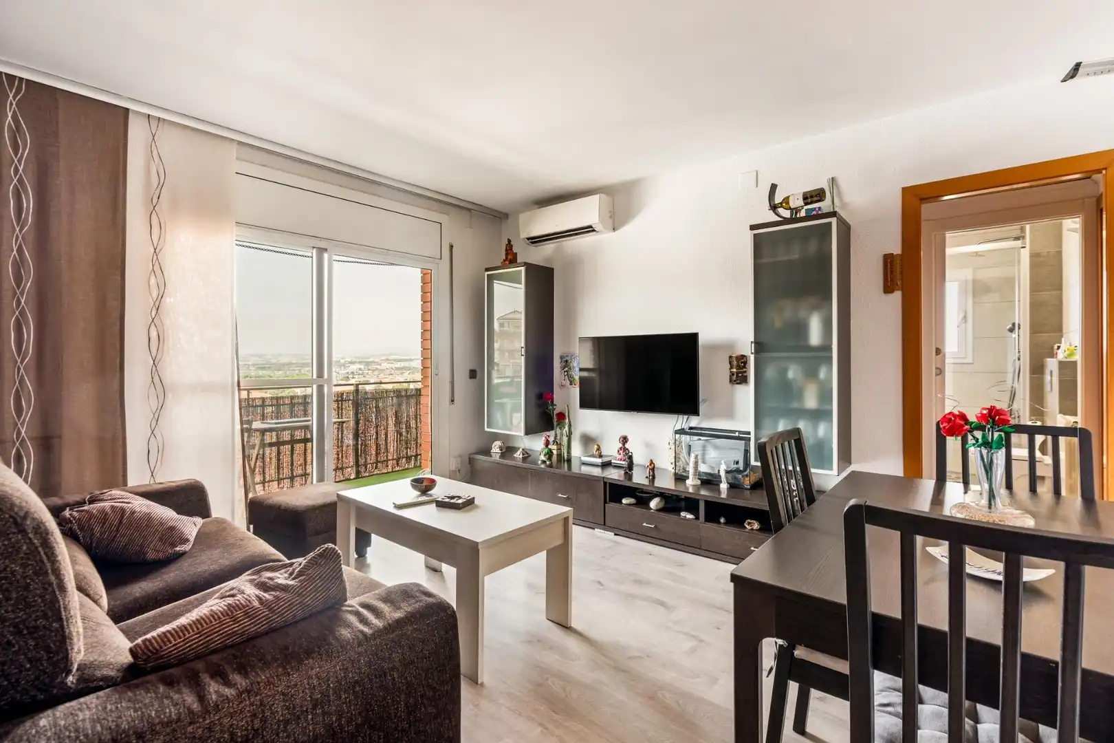Sala de estar de Piso en venta en Martorelles con Aire acondicionado, Calefacción y Parquet